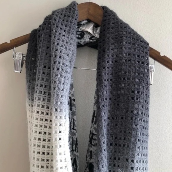 BCBGeneration Knitted Knit Floral Lace Quote Print Cozy Infinity Winter Scarf - Picture 2 of 7